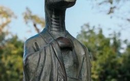 两岸青山是什么生肖？两岸青山相对出最佳动物