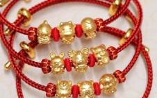 握生肖是什么？十二生肖手里拿的是什么