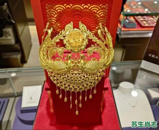 头戴风冠是什么生肖?2025年头上戴冠的生肖 头戴风冠是什么生肖?2025年头上戴冠的生肖